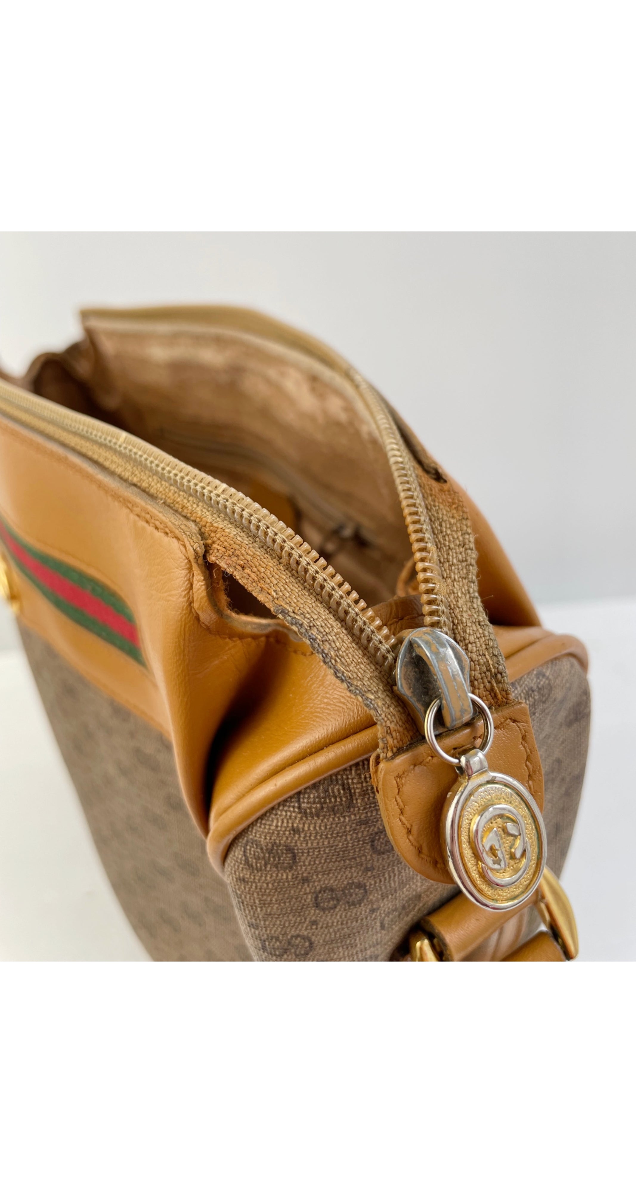 Vintage Gucci 1980s Signature GG Crossbody Handbag