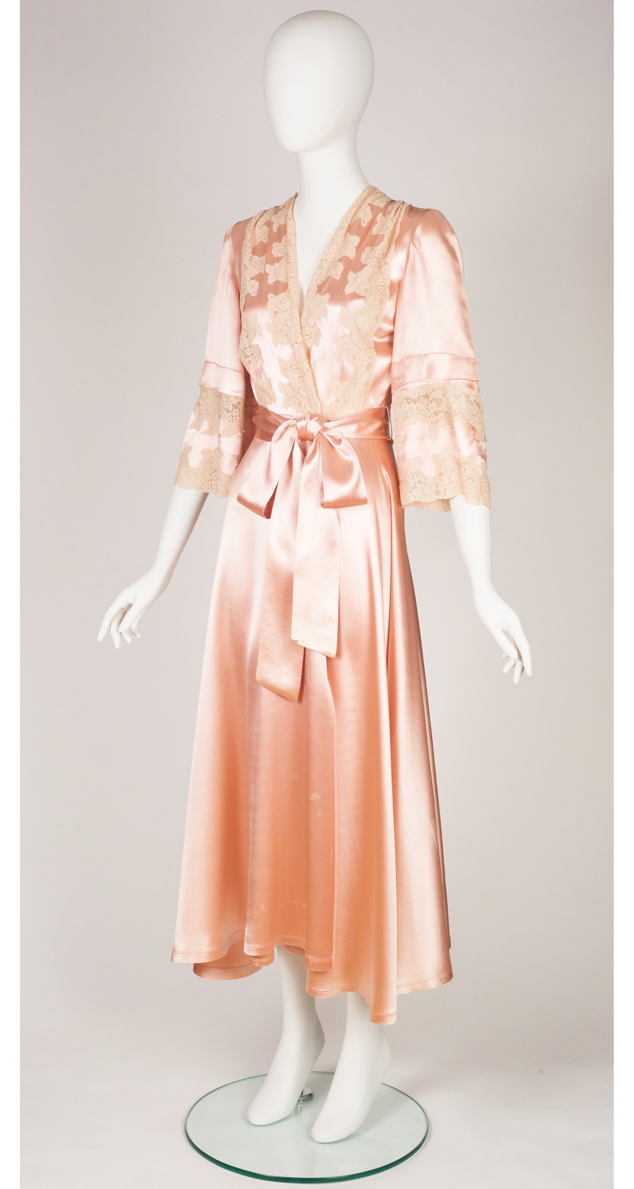 1940s Lace Trim Pink Liquid Satin Dressing Gown – Featherstone Vintage